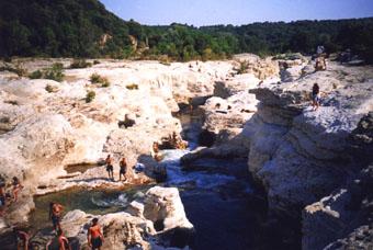 Badeland ved byen Roque-s-Cze